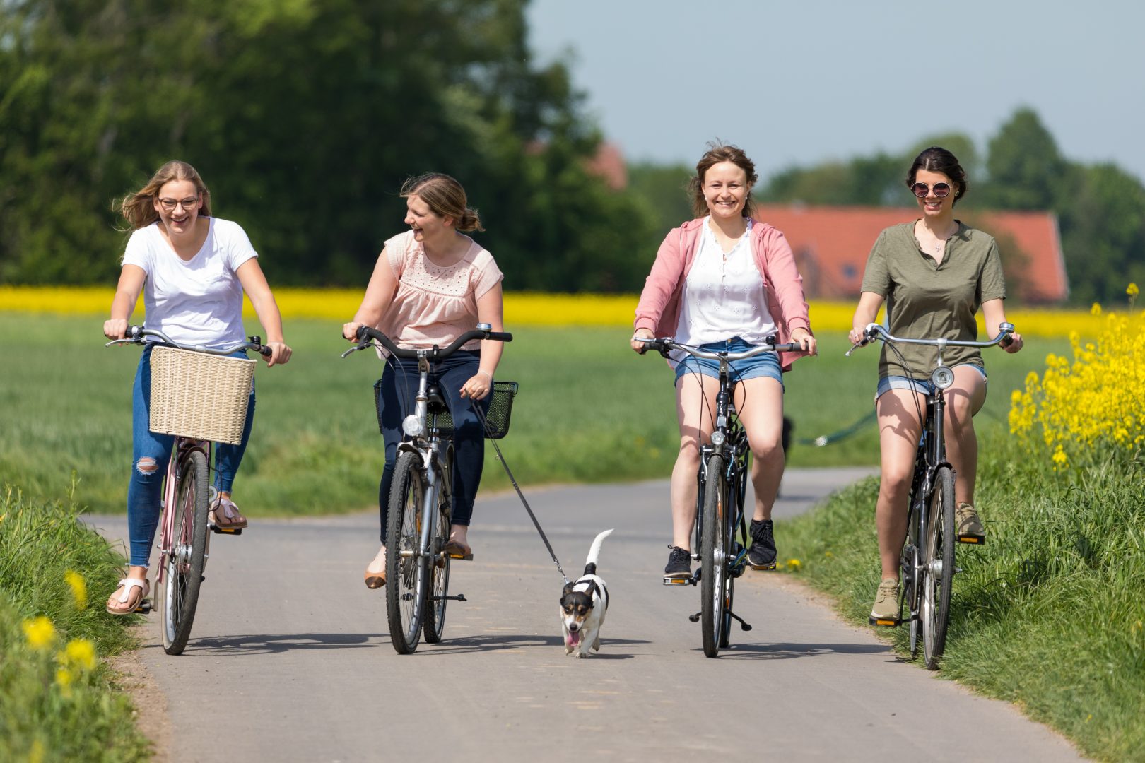 Radtour mit Freundinnen und Hund